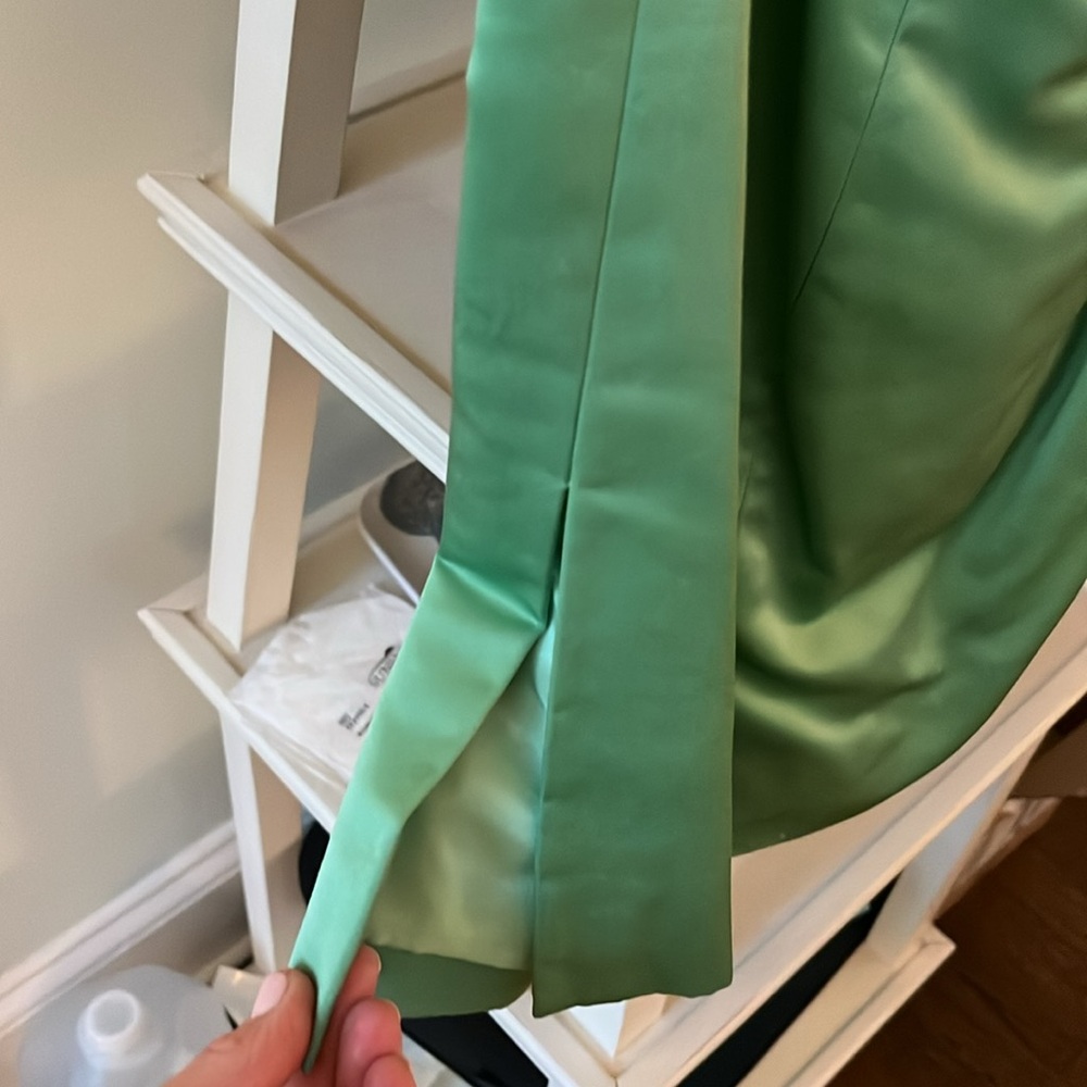 Elegant Green Dress with Palm Embroidery - Picture 3 of 5
